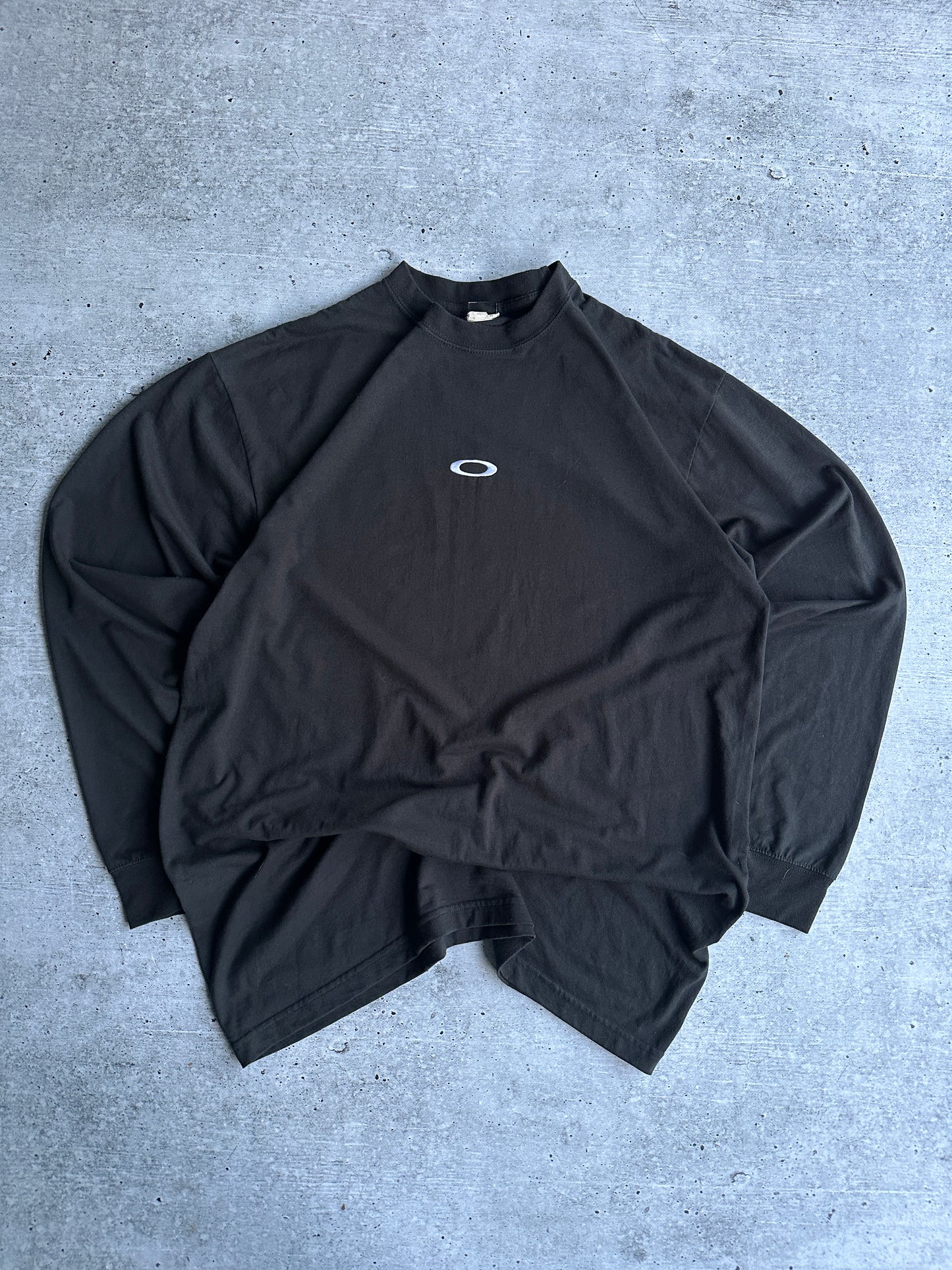 Oakley Center Logo Embroidered Long-sleeve (XL)