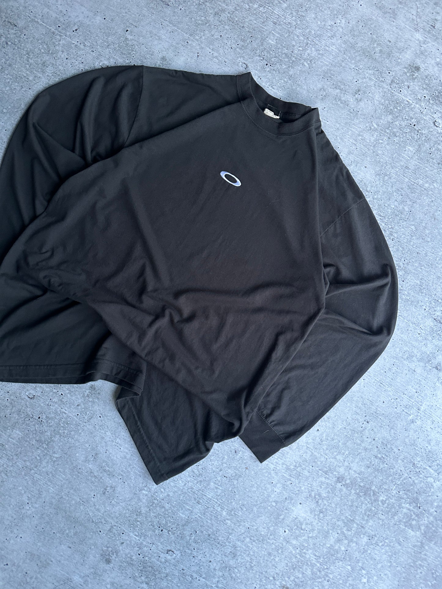 Oakley Center Logo Embroidered Long-sleeve (XL)