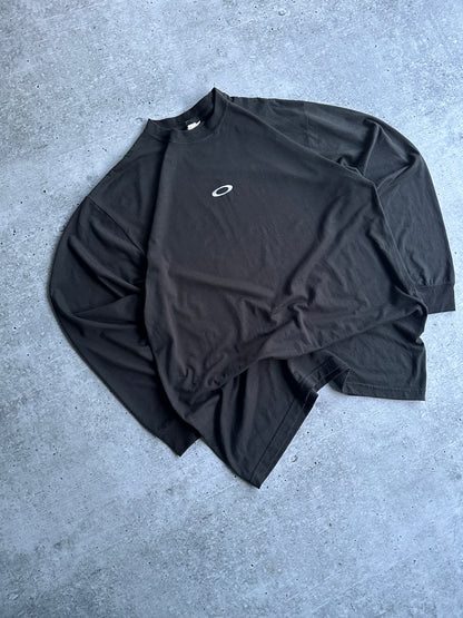 Oakley Center Logo Embroidered Long-sleeve (XL)