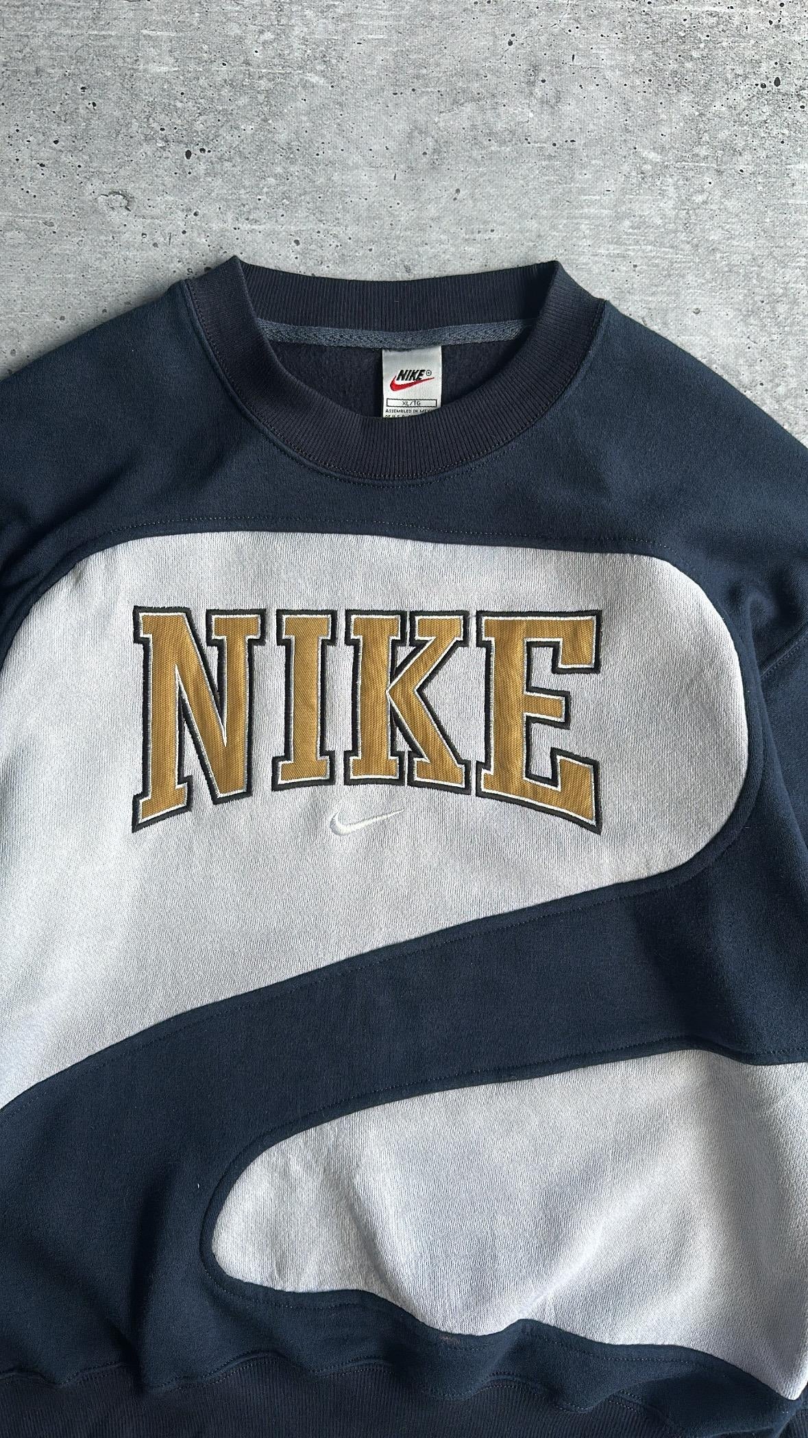 Vintage 90's Nike Sweatshirt Big Logo Swoosh (L)